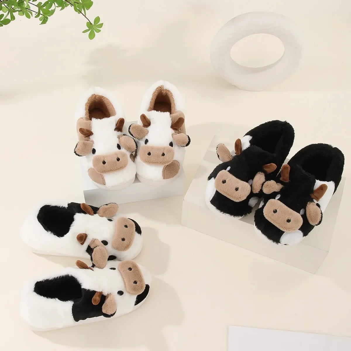 Winter Home Slippers for Couples Warm Plush Neutral Cartoon Cow Indoor Anti Slip Comfortable Cotton Slippers for Men and Women